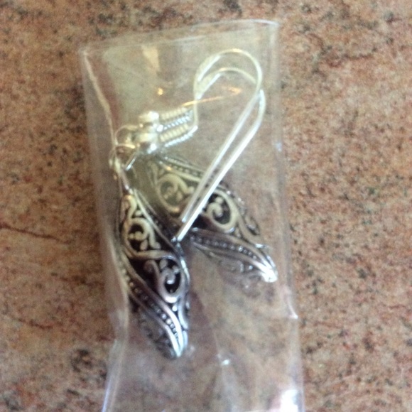 💕just in beautiful silver drop earrings 💕 - Picture 2 of 3